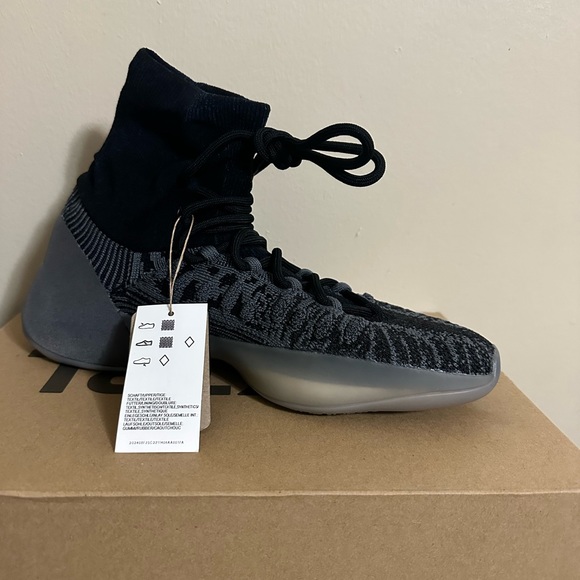 Adidas Yeezy Bastketball shoes knit/ Slate gray/black size 8 men